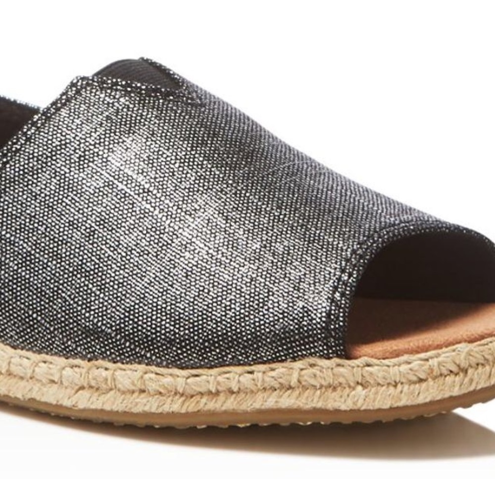 Toms Alpargata Open Toe Flat – Size 10
